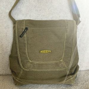 KEEN OLIVE CROSSBODY bag. Utility fabulous.